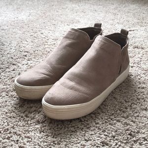 Universal Thread Liz microsuede hi-top size 9.5